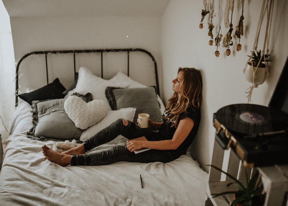 Barely able to keep your eyes open during the day? Nodding off during important meetings? Constantly hitting your snooze button, for just “one more minute of sleep”? If any of these behaviors sound familiar it might be that you’re simply not getting enough sleep, or you may have a vitamin deficiency. What is B12 and What Does It Do? This essential nutrient helps maintain the body’s nervous system and red blood cells. It also makes DNA. This vitamin metabolizes every cell of the human body, including fatty and amino acids. Since B12 prevents anemia, a condition that can cause weakness and fatigue, someone who suffers from a deficiency often suffer from symptoms of anemia. Below are five signs you may be suffering from a Vitamin B12 Deficiency: 1. So Tired Every Day If the alarm clock has become your sworn enemy and your bed your best friend, it might be time for more B12. Constant fatigue is one of the main symptoms of a B12 deficiency, because when this vitamin is low, the body has fewer red blood cells. The primary job of those red blood cells is to transport oxygen from the lungs to other parts of the body. A lack of red blood cells translates to fatigue. That’s why no matter how much you sleep get, if there aren’t enough of these cells coursing through your body, then you’ll still spend the day exhausted. 2. Feeling Weak All Week When that 5-pound weight feels like a ton of bricks, there could be other issues going on with your body. Oxygen is a necessity for muscles and recovery after exertion. In addition, B12 helps metabolize protein and fat, which are both essential for building muscle. Therefore, without enough B12, your muscles become weak and you end up feeling anemic and drained. 3. Always Under the Weather This nutrient is also responsible for the production of white blood cells, the cells that support the immune system. Therefore, when B12 is depleted you may get sick more often since you don’t have the antibodies to fight off infections. 4. White as a Ghost There’s a huge difference between pale, or a fair complexion, and the ghost-like look that can accompany a vitamin deficiency. When B12 is low, some individuals look literally drained. 5. Stomach Issues Digestive enzymes are also generated with the help of B12. That’s precisely why digestive issues, ranging from constipation and lack of appetite to inflammatory bowel disease and candida, are some of the symptoms many individuals note when this deficiency is found to be the culprit. Treatments for B12 Deficiencies The human body doesn’t make B12 on its own. Everyone needs a little help from outside sources in order to generate this nutrient-rich substance. Some of the major sources of B12 come from liver, kidney and clams, not exactly items on everyone’s daily menu. Other types of meat, fish, dairy and eggs contain moderate amounts of B12. Yet, some research has shown that the best way to treat a B12 deficiency is not by consuming items rich in it but by infusing the vitamin. If you’re feeling tired or weak, an injection of vitamin B12 can give you a boost of energy and stimulate your metabolism. Interested in learning more about the Nenergy Boost IV Therapy menu? Contact us to schedule a consultation and see what IV vitamin infusion is right for you.